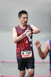 BIB: 1569
                            <button type="button" onclick="openModal(5534136)" class="btn btn-primary btn-sm float-right btn-popup" data-toggle="modal" data-target=".modal-high-quality">
                        <i class="fas fa-shopping-cart"></i> Add to Cart
                    </button>
                                            <button type="button" onclick="isThisMe(5534136, true)" class="btn btn-success btn-sm float-right btn-popup btn-isme hidden" data-toggle="tooltip" data-placement="bottom" title="นี่คือรูปของคุณใช่ไหม คลิกที่นี่เพื่อเอาเข้าอัลบั้ม">
                        <i class="fas fa-plus"></i> Add to album
                    </button>
                    <button type="button" onclick="isThisMe(5534136, false)" class="btn btn-warning btn-sm float-right btn-popup btn-isnotme hidden">
                        <i class="fas fa-ban"></i> Remove from album
                    </button>