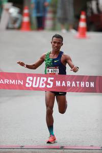 BIB: 6201
                            <button type="button" onclick="openModal(5533139)" class="btn btn-primary btn-sm float-right btn-popup" data-toggle="modal" data-target=".modal-high-quality">
                        <i class="fas fa-shopping-cart"></i> Add to Cart
                    </button>
                                            <button type="button" onclick="isThisMe(5533139, true)" class="btn btn-success btn-sm float-right btn-popup btn-isme hidden" data-toggle="tooltip" data-placement="bottom" title="นี่คือรูปของคุณใช่ไหม คลิกที่นี่เพื่อเอาเข้าอัลบั้ม">
                        <i class="fas fa-plus"></i> Add to album
                    </button>
                    <button type="button" onclick="isThisMe(5533139, false)" class="btn btn-warning btn-sm float-right btn-popup btn-isnotme hidden">
                        <i class="fas fa-ban"></i> Remove from album
                    </button>