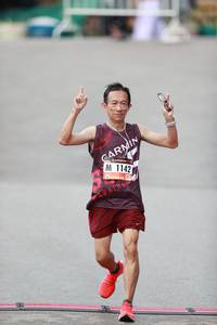 BIB: 1142
                            <button type="button" onclick="openModal(5534364)" class="btn btn-primary btn-sm float-right btn-popup" data-toggle="modal" data-target=".modal-high-quality">
                        <i class="fas fa-shopping-cart"></i> Add to Cart
                    </button>
                                            <button type="button" onclick="isThisMe(5534364, true)" class="btn btn-success btn-sm float-right btn-popup btn-isme hidden" data-toggle="tooltip" data-placement="bottom" title="นี่คือรูปของคุณใช่ไหม คลิกที่นี่เพื่อเอาเข้าอัลบั้ม">
                        <i class="fas fa-plus"></i> Add to album
                    </button>
                    <button type="button" onclick="isThisMe(5534364, false)" class="btn btn-warning btn-sm float-right btn-popup btn-isnotme hidden">
                        <i class="fas fa-ban"></i> Remove from album
                    </button>