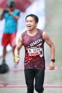 BIB: 5019
                            <button type="button" onclick="openModal(5539496)" class="btn btn-primary btn-sm float-right btn-popup" data-toggle="modal" data-target=".modal-high-quality">
                        <i class="fas fa-shopping-cart"></i> Add to Cart
                    </button>
                                            <button type="button" onclick="isThisMe(5539496, true)" class="btn btn-success btn-sm float-right btn-popup btn-isme hidden" data-toggle="tooltip" data-placement="bottom" title="นี่คือรูปของคุณใช่ไหม คลิกที่นี่เพื่อเอาเข้าอัลบั้ม">
                        <i class="fas fa-plus"></i> Add to album
                    </button>
                    <button type="button" onclick="isThisMe(5539496, false)" class="btn btn-warning btn-sm float-right btn-popup btn-isnotme hidden">
                        <i class="fas fa-ban"></i> Remove from album
                    </button>