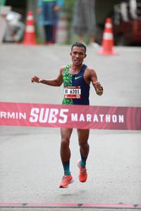 BIB: 6201
                            <button type="button" onclick="openModal(5533135)" class="btn btn-primary btn-sm float-right btn-popup" data-toggle="modal" data-target=".modal-high-quality">
                        <i class="fas fa-shopping-cart"></i> Add to Cart
                    </button>
                                            <button type="button" onclick="isThisMe(5533135, true)" class="btn btn-success btn-sm float-right btn-popup btn-isme hidden" data-toggle="tooltip" data-placement="bottom" title="นี่คือรูปของคุณใช่ไหม คลิกที่นี่เพื่อเอาเข้าอัลบั้ม">
                        <i class="fas fa-plus"></i> Add to album
                    </button>
                    <button type="button" onclick="isThisMe(5533135, false)" class="btn btn-warning btn-sm float-right btn-popup btn-isnotme hidden">
                        <i class="fas fa-ban"></i> Remove from album
                    </button>