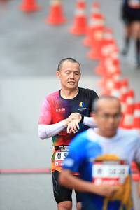 BIB: 6660
                            <button type="button" onclick="openModal(5540577)" class="btn btn-primary btn-sm float-right btn-popup" data-toggle="modal" data-target=".modal-high-quality">
                        <i class="fas fa-shopping-cart"></i> Add to Cart
                    </button>
                                            <button type="button" onclick="isThisMe(5540577, true)" class="btn btn-success btn-sm float-right btn-popup btn-isme hidden" data-toggle="tooltip" data-placement="bottom" title="นี่คือรูปของคุณใช่ไหม คลิกที่นี่เพื่อเอาเข้าอัลบั้ม">
                        <i class="fas fa-plus"></i> Add to album
                    </button>
                    <button type="button" onclick="isThisMe(5540577, false)" class="btn btn-warning btn-sm float-right btn-popup btn-isnotme hidden">
                        <i class="fas fa-ban"></i> Remove from album
                    </button>