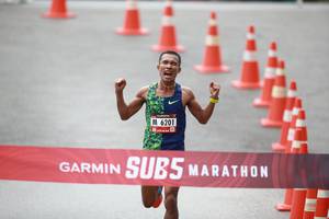 BIB: 6201
                            <button type="button" onclick="openModal(5528126)" class="btn btn-primary btn-sm float-right btn-popup" data-toggle="modal" data-target=".modal-high-quality">
                        <i class="fas fa-shopping-cart"></i> Add to Cart
                    </button>
                                            <button type="button" onclick="isThisMe(5528126, true)" class="btn btn-success btn-sm float-right btn-popup btn-isme hidden" data-toggle="tooltip" data-placement="bottom" title="นี่คือรูปของคุณใช่ไหม คลิกที่นี่เพื่อเอาเข้าอัลบั้ม">
                        <i class="fas fa-plus"></i> Add to album
                    </button>
                    <button type="button" onclick="isThisMe(5528126, false)" class="btn btn-warning btn-sm float-right btn-popup btn-isnotme hidden">
                        <i class="fas fa-ban"></i> Remove from album
                    </button>