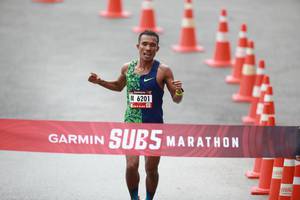 BIB: 6201
                            <button type="button" onclick="openModal(5528125)" class="btn btn-primary btn-sm float-right btn-popup" data-toggle="modal" data-target=".modal-high-quality">
                        <i class="fas fa-shopping-cart"></i> Add to Cart
                    </button>
                                            <button type="button" onclick="isThisMe(5528125, true)" class="btn btn-success btn-sm float-right btn-popup btn-isme hidden" data-toggle="tooltip" data-placement="bottom" title="นี่คือรูปของคุณใช่ไหม คลิกที่นี่เพื่อเอาเข้าอัลบั้ม">
                        <i class="fas fa-plus"></i> Add to album
                    </button>
                    <button type="button" onclick="isThisMe(5528125, false)" class="btn btn-warning btn-sm float-right btn-popup btn-isnotme hidden">
                        <i class="fas fa-ban"></i> Remove from album
                    </button>