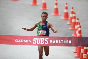 BIB: 6201
                            <button type="button" onclick="openModal(5528127)" class="btn btn-primary btn-sm float-right btn-popup" data-toggle="modal" data-target=".modal-high-quality">
                        <i class="fas fa-shopping-cart"></i> Add to Cart
                    </button>
                                            <button type="button" onclick="isThisMe(5528127, true)" class="btn btn-success btn-sm float-right btn-popup btn-isme hidden" data-toggle="tooltip" data-placement="bottom" title="นี่คือรูปของคุณใช่ไหม คลิกที่นี่เพื่อเอาเข้าอัลบั้ม">
                        <i class="fas fa-plus"></i> Add to album
                    </button>
                    <button type="button" onclick="isThisMe(5528127, false)" class="btn btn-warning btn-sm float-right btn-popup btn-isnotme hidden">
                        <i class="fas fa-ban"></i> Remove from album
                    </button>