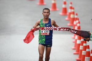 BIB: 6201
                            <button type="button" onclick="openModal(5528211)" class="btn btn-primary btn-sm float-right btn-popup" data-toggle="modal" data-target=".modal-high-quality">
                        <i class="fas fa-shopping-cart"></i> Add to Cart
                    </button>
                                            <button type="button" onclick="isThisMe(5528211, true)" class="btn btn-success btn-sm float-right btn-popup btn-isme hidden" data-toggle="tooltip" data-placement="bottom" title="นี่คือรูปของคุณใช่ไหม คลิกที่นี่เพื่อเอาเข้าอัลบั้ม">
                        <i class="fas fa-plus"></i> Add to album
                    </button>
                    <button type="button" onclick="isThisMe(5528211, false)" class="btn btn-warning btn-sm float-right btn-popup btn-isnotme hidden">
                        <i class="fas fa-ban"></i> Remove from album
                    </button>