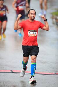 BIB: 1039, 
                            <button type="button" onclick="openModal(5530623)" class="btn btn-primary btn-sm float-right btn-popup" data-toggle="modal" data-target=".modal-high-quality">
                        <i class="fas fa-shopping-cart"></i> Add to Cart
                    </button>
                                            <button type="button" onclick="isThisMe(5530623, true)" class="btn btn-success btn-sm float-right btn-popup btn-isme hidden" data-toggle="tooltip" data-placement="bottom" title="นี่คือรูปของคุณใช่ไหม คลิกที่นี่เพื่อเอาเข้าอัลบั้ม">
                        <i class="fas fa-plus"></i> Add to album
                    </button>
                    <button type="button" onclick="isThisMe(5530623, false)" class="btn btn-warning btn-sm float-right btn-popup btn-isnotme hidden">
                        <i class="fas fa-ban"></i> Remove from album
                    </button>