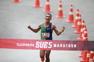 BIB: 6201
                            <button type="button" onclick="openModal(5528128)" class="btn btn-primary btn-sm float-right btn-popup" data-toggle="modal" data-target=".modal-high-quality">
                        <i class="fas fa-shopping-cart"></i> Add to Cart
                    </button>
                                            <button type="button" onclick="isThisMe(5528128, true)" class="btn btn-success btn-sm float-right btn-popup btn-isme hidden" data-toggle="tooltip" data-placement="bottom" title="นี่คือรูปของคุณใช่ไหม คลิกที่นี่เพื่อเอาเข้าอัลบั้ม">
                        <i class="fas fa-plus"></i> Add to album
                    </button>
                    <button type="button" onclick="isThisMe(5528128, false)" class="btn btn-warning btn-sm float-right btn-popup btn-isnotme hidden">
                        <i class="fas fa-ban"></i> Remove from album
                    </button>