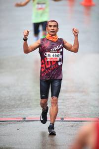 BIB: 6160
                            <button type="button" onclick="openModal(5530544)" class="btn btn-primary btn-sm float-right btn-popup" data-toggle="modal" data-target=".modal-high-quality">
                        <i class="fas fa-shopping-cart"></i> Add to Cart
                    </button>
                                            <button type="button" onclick="isThisMe(5530544, true)" class="btn btn-success btn-sm float-right btn-popup btn-isme hidden" data-toggle="tooltip" data-placement="bottom" title="นี่คือรูปของคุณใช่ไหม คลิกที่นี่เพื่อเอาเข้าอัลบั้ม">
                        <i class="fas fa-plus"></i> Add to album
                    </button>
                    <button type="button" onclick="isThisMe(5530544, false)" class="btn btn-warning btn-sm float-right btn-popup btn-isnotme hidden">
                        <i class="fas fa-ban"></i> Remove from album
                    </button>