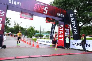 BIB: 8938
                            <button type="button" onclick="openModal(5782259)" class="btn btn-primary btn-sm float-right btn-popup" data-toggle="modal" data-target=".modal-high-quality">
                        <i class="fas fa-shopping-cart"></i> Add to Cart
                    </button>
                                            <button type="button" onclick="isThisMe(5782259, true)" class="btn btn-success btn-sm float-right btn-popup btn-isme hidden" data-toggle="tooltip" data-placement="bottom" title="นี่คือรูปของคุณใช่ไหม คลิกที่นี่เพื่อเอาเข้าอัลบั้ม">
                        <i class="fas fa-plus"></i> Add to album
                    </button>
                    <button type="button" onclick="isThisMe(5782259, false)" class="btn btn-warning btn-sm float-right btn-popup btn-isnotme hidden">
                        <i class="fas fa-ban"></i> Remove from album
                    </button>