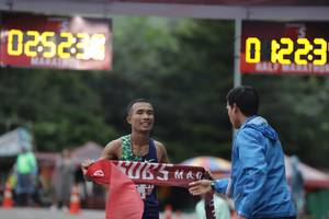 BIB: 223
                            <button type="button" onclick="openModal(5566727)" class="btn btn-primary btn-sm float-right btn-popup" data-toggle="modal" data-target=".modal-high-quality">
                        <i class="fas fa-shopping-cart"></i> Add to Cart
                    </button>
                                            <button type="button" onclick="isThisMe(5566727, true)" class="btn btn-success btn-sm float-right btn-popup btn-isme hidden" data-toggle="tooltip" data-placement="bottom" title="นี่คือรูปของคุณใช่ไหม คลิกที่นี่เพื่อเอาเข้าอัลบั้ม">
                        <i class="fas fa-plus"></i> Add to album
                    </button>
                    <button type="button" onclick="isThisMe(5566727, false)" class="btn btn-warning btn-sm float-right btn-popup btn-isnotme hidden">
                        <i class="fas fa-ban"></i> Remove from album
                    </button>