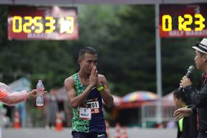 BIB: 201
                            <button type="button" onclick="openModal(5566738)" class="btn btn-primary btn-sm float-right btn-popup" data-toggle="modal" data-target=".modal-high-quality">
                        <i class="fas fa-shopping-cart"></i> Add to Cart
                    </button>
                                            <button type="button" onclick="isThisMe(5566738, true)" class="btn btn-success btn-sm float-right btn-popup btn-isme hidden" data-toggle="tooltip" data-placement="bottom" title="นี่คือรูปของคุณใช่ไหม คลิกที่นี่เพื่อเอาเข้าอัลบั้ม">
                        <i class="fas fa-plus"></i> Add to album
                    </button>
                    <button type="button" onclick="isThisMe(5566738, false)" class="btn btn-warning btn-sm float-right btn-popup btn-isnotme hidden">
                        <i class="fas fa-ban"></i> Remove from album
                    </button>