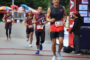 BIB: 1643, 1485
                            <button type="button" onclick="openModal(5567192)" class="btn btn-primary btn-sm float-right btn-popup" data-toggle="modal" data-target=".modal-high-quality">
                        <i class="fas fa-shopping-cart"></i> Add to Cart
                    </button>
                                            <button type="button" onclick="isThisMe(5567192, true)" class="btn btn-success btn-sm float-right btn-popup btn-isme hidden" data-toggle="tooltip" data-placement="bottom" title="นี่คือรูปของคุณใช่ไหม คลิกที่นี่เพื่อเอาเข้าอัลบั้ม">
                        <i class="fas fa-plus"></i> Add to album
                    </button>
                    <button type="button" onclick="isThisMe(5567192, false)" class="btn btn-warning btn-sm float-right btn-popup btn-isnotme hidden">
                        <i class="fas fa-ban"></i> Remove from album
                    </button>