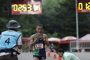 BIB: 6201
                            <button type="button" onclick="openModal(5566740)" class="btn btn-primary btn-sm float-right btn-popup" data-toggle="modal" data-target=".modal-high-quality">
                        <i class="fas fa-shopping-cart"></i> Add to Cart
                    </button>
                                            <button type="button" onclick="isThisMe(5566740, true)" class="btn btn-success btn-sm float-right btn-popup btn-isme hidden" data-toggle="tooltip" data-placement="bottom" title="นี่คือรูปของคุณใช่ไหม คลิกที่นี่เพื่อเอาเข้าอัลบั้ม">
                        <i class="fas fa-plus"></i> Add to album
                    </button>
                    <button type="button" onclick="isThisMe(5566740, false)" class="btn btn-warning btn-sm float-right btn-popup btn-isnotme hidden">
                        <i class="fas fa-ban"></i> Remove from album
                    </button>