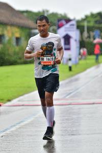 BIB: 1628
                            <button type="button" onclick="openModal(5690204)" class="btn btn-primary btn-sm float-right btn-popup" data-toggle="modal" data-target=".modal-high-quality">
                        <i class="fas fa-shopping-cart"></i> Add to Cart
                    </button>
                                            <button type="button" onclick="isThisMe(5690204, true)" class="btn btn-success btn-sm float-right btn-popup btn-isme hidden" data-toggle="tooltip" data-placement="bottom" title="นี่คือรูปของคุณใช่ไหม คลิกที่นี่เพื่อเอาเข้าอัลบั้ม">
                        <i class="fas fa-plus"></i> Add to album
                    </button>
                    <button type="button" onclick="isThisMe(5690204, false)" class="btn btn-warning btn-sm float-right btn-popup btn-isnotme hidden">
                        <i class="fas fa-ban"></i> Remove from album
                    </button>