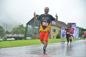 BIB: 1681
                            <button type="button" onclick="openModal(5776742)" class="btn btn-primary btn-sm float-right btn-popup" data-toggle="modal" data-target=".modal-high-quality">
                        <i class="fas fa-shopping-cart"></i> Add to Cart
                    </button>
                                            <button type="button" onclick="isThisMe(5776742, true)" class="btn btn-success btn-sm float-right btn-popup btn-isme hidden" data-toggle="tooltip" data-placement="bottom" title="นี่คือรูปของคุณใช่ไหม คลิกที่นี่เพื่อเอาเข้าอัลบั้ม">
                        <i class="fas fa-plus"></i> Add to album
                    </button>
                    <button type="button" onclick="isThisMe(5776742, false)" class="btn btn-warning btn-sm float-right btn-popup btn-isnotme hidden">
                        <i class="fas fa-ban"></i> Remove from album
                    </button>