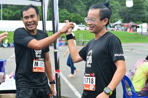 BIB: 1718
                            <button type="button" onclick="openModal(5585673)" class="btn btn-primary btn-sm float-right btn-popup" data-toggle="modal" data-target=".modal-high-quality">
                        <i class="fas fa-shopping-cart"></i> Add to Cart
                    </button>
                                            <button type="button" onclick="isThisMe(5585673, true)" class="btn btn-success btn-sm float-right btn-popup btn-isme hidden" data-toggle="tooltip" data-placement="bottom" title="นี่คือรูปของคุณใช่ไหม คลิกที่นี่เพื่อเอาเข้าอัลบั้ม">
                        <i class="fas fa-plus"></i> Add to album
                    </button>
                    <button type="button" onclick="isThisMe(5585673, false)" class="btn btn-warning btn-sm float-right btn-popup btn-isnotme hidden">
                        <i class="fas fa-ban"></i> Remove from album
                    </button>