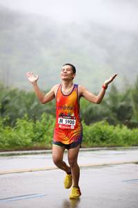 BIB: 5900
                            <button type="button" onclick="openModal(5567623)" class="btn btn-primary btn-sm float-right btn-popup" data-toggle="modal" data-target=".modal-high-quality">
                        <i class="fas fa-shopping-cart"></i> Add to Cart
                    </button>
                                            <button type="button" onclick="isThisMe(5567623, true)" class="btn btn-success btn-sm float-right btn-popup btn-isme hidden" data-toggle="tooltip" data-placement="bottom" title="นี่คือรูปของคุณใช่ไหม คลิกที่นี่เพื่อเอาเข้าอัลบั้ม">
                        <i class="fas fa-plus"></i> Add to album
                    </button>
                    <button type="button" onclick="isThisMe(5567623, false)" class="btn btn-warning btn-sm float-right btn-popup btn-isnotme hidden">
                        <i class="fas fa-ban"></i> Remove from album
                    </button>