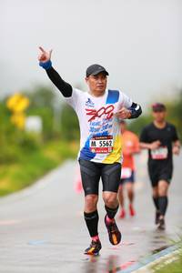 BIB: 310, 5562, 619
                            <button type="button" onclick="openModal(5592135)" class="btn btn-primary btn-sm float-right btn-popup" data-toggle="modal" data-target=".modal-high-quality">
                        <i class="fas fa-shopping-cart"></i> Add to Cart
                    </button>
                                            <button type="button" onclick="isThisMe(5592135, true)" class="btn btn-success btn-sm float-right btn-popup btn-isme hidden" data-toggle="tooltip" data-placement="bottom" title="นี่คือรูปของคุณใช่ไหม คลิกที่นี่เพื่อเอาเข้าอัลบั้ม">
                        <i class="fas fa-plus"></i> Add to album
                    </button>
                    <button type="button" onclick="isThisMe(5592135, false)" class="btn btn-warning btn-sm float-right btn-popup btn-isnotme hidden">
                        <i class="fas fa-ban"></i> Remove from album
                    </button>