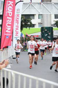 BIB: 585, 201, 2019
                            <button type="button" onclick="openModal(6100946)" class="btn btn-primary btn-sm float-right btn-popup" data-toggle="modal" data-target=".modal-high-quality">
                        <i class="fas fa-shopping-cart"></i> Add to Cart
                    </button>
                                            <button type="button" onclick="isThisMe(6100946, true)" class="btn btn-success btn-sm float-right btn-popup btn-isme hidden" data-toggle="tooltip" data-placement="bottom" title="นี่คือรูปของคุณใช่ไหม คลิกที่นี่เพื่อเอาเข้าอัลบั้ม">
                        <i class="fas fa-plus"></i> Add to album
                    </button>
                    <button type="button" onclick="isThisMe(6100946, false)" class="btn btn-warning btn-sm float-right btn-popup btn-isnotme hidden">
                        <i class="fas fa-ban"></i> Remove from album
                    </button>