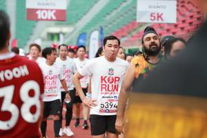 BIB: 44556, 2019, 5394
                            <button type="button" onclick="openModal(6100902)" class="btn btn-primary btn-sm float-right btn-popup" data-toggle="modal" data-target=".modal-high-quality">
                        <i class="fas fa-shopping-cart"></i> Add to Cart
                    </button>
                                            <button type="button" onclick="isThisMe(6100902, true)" class="btn btn-success btn-sm float-right btn-popup btn-isme hidden" data-toggle="tooltip" data-placement="bottom" title="นี่คือรูปของคุณใช่ไหม คลิกที่นี่เพื่อเอาเข้าอัลบั้ม">
                        <i class="fas fa-plus"></i> Add to album
                    </button>
                    <button type="button" onclick="isThisMe(6100902, false)" class="btn btn-warning btn-sm float-right btn-popup btn-isnotme hidden">
                        <i class="fas fa-ban"></i> Remove from album
                    </button>