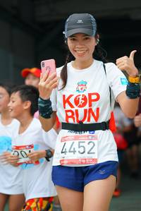 BIB: 4452
                            <button type="button" onclick="openModal(6046812)" class="btn btn-primary btn-sm float-right btn-popup" data-toggle="modal" data-target=".modal-high-quality">
                        <i class="fas fa-shopping-cart"></i> Add to Cart
                    </button>
                                            <button type="button" onclick="isThisMe(6046812, true)" class="btn btn-success btn-sm float-right btn-popup btn-isme hidden" data-toggle="tooltip" data-placement="bottom" title="นี่คือรูปของคุณใช่ไหม คลิกที่นี่เพื่อเอาเข้าอัลบั้ม">
                        <i class="fas fa-plus"></i> Add to album
                    </button>
                    <button type="button" onclick="isThisMe(6046812, false)" class="btn btn-warning btn-sm float-right btn-popup btn-isnotme hidden">
                        <i class="fas fa-ban"></i> Remove from album
                    </button>