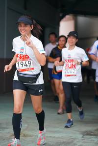 BIB: 2062, 1949
                            <button type="button" onclick="openModal(6055215)" class="btn btn-primary btn-sm float-right btn-popup" data-toggle="modal" data-target=".modal-high-quality">
                        <i class="fas fa-shopping-cart"></i> Add to Cart
                    </button>
                                            <button type="button" onclick="isThisMe(6055215, true)" class="btn btn-success btn-sm float-right btn-popup btn-isme hidden" data-toggle="tooltip" data-placement="bottom" title="นี่คือรูปของคุณใช่ไหม คลิกที่นี่เพื่อเอาเข้าอัลบั้ม">
                        <i class="fas fa-plus"></i> Add to album
                    </button>
                    <button type="button" onclick="isThisMe(6055215, false)" class="btn btn-warning btn-sm float-right btn-popup btn-isnotme hidden">
                        <i class="fas fa-ban"></i> Remove from album
                    </button>