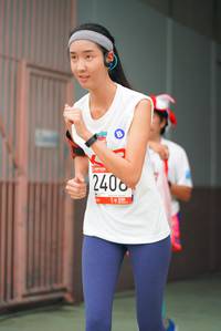 BIB: 240
                            <button type="button" onclick="openModal(6055297)" class="btn btn-primary btn-sm float-right btn-popup" data-toggle="modal" data-target=".modal-high-quality">
                        <i class="fas fa-shopping-cart"></i> Add to Cart
                    </button>
                                            <button type="button" onclick="isThisMe(6055297, true)" class="btn btn-success btn-sm float-right btn-popup btn-isme hidden" data-toggle="tooltip" data-placement="bottom" title="นี่คือรูปของคุณใช่ไหม คลิกที่นี่เพื่อเอาเข้าอัลบั้ม">
                        <i class="fas fa-plus"></i> Add to album
                    </button>
                    <button type="button" onclick="isThisMe(6055297, false)" class="btn btn-warning btn-sm float-right btn-popup btn-isnotme hidden">
                        <i class="fas fa-ban"></i> Remove from album
                    </button>