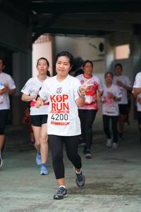 BIB: 4200
                            <button type="button" onclick="openModal(6055416)" class="btn btn-primary btn-sm float-right btn-popup" data-toggle="modal" data-target=".modal-high-quality">
                        <i class="fas fa-shopping-cart"></i> Add to Cart
                    </button>
                                            <button type="button" onclick="isThisMe(6055416, true)" class="btn btn-success btn-sm float-right btn-popup btn-isme hidden" data-toggle="tooltip" data-placement="bottom" title="นี่คือรูปของคุณใช่ไหม คลิกที่นี่เพื่อเอาเข้าอัลบั้ม">
                        <i class="fas fa-plus"></i> Add to album
                    </button>
                    <button type="button" onclick="isThisMe(6055416, false)" class="btn btn-warning btn-sm float-right btn-popup btn-isnotme hidden">
                        <i class="fas fa-ban"></i> Remove from album
                    </button>