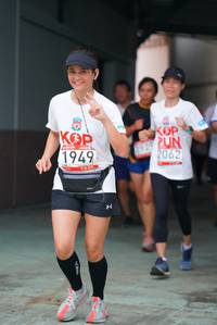 BIB: 2062, 1949
                            <button type="button" onclick="openModal(6055214)" class="btn btn-primary btn-sm float-right btn-popup" data-toggle="modal" data-target=".modal-high-quality">
                        <i class="fas fa-shopping-cart"></i> Add to Cart
                    </button>
                                            <button type="button" onclick="isThisMe(6055214, true)" class="btn btn-success btn-sm float-right btn-popup btn-isme hidden" data-toggle="tooltip" data-placement="bottom" title="นี่คือรูปของคุณใช่ไหม คลิกที่นี่เพื่อเอาเข้าอัลบั้ม">
                        <i class="fas fa-plus"></i> Add to album
                    </button>
                    <button type="button" onclick="isThisMe(6055214, false)" class="btn btn-warning btn-sm float-right btn-popup btn-isnotme hidden">
                        <i class="fas fa-ban"></i> Remove from album
                    </button>