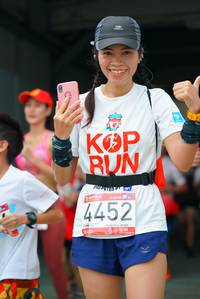 BIB: 4452
                            <button type="button" onclick="openModal(6046817)" class="btn btn-primary btn-sm float-right btn-popup" data-toggle="modal" data-target=".modal-high-quality">
                        <i class="fas fa-shopping-cart"></i> Add to Cart
                    </button>
                                            <button type="button" onclick="isThisMe(6046817, true)" class="btn btn-success btn-sm float-right btn-popup btn-isme hidden" data-toggle="tooltip" data-placement="bottom" title="นี่คือรูปของคุณใช่ไหม คลิกที่นี่เพื่อเอาเข้าอัลบั้ม">
                        <i class="fas fa-plus"></i> Add to album
                    </button>
                    <button type="button" onclick="isThisMe(6046817, false)" class="btn btn-warning btn-sm float-right btn-popup btn-isnotme hidden">
                        <i class="fas fa-ban"></i> Remove from album
                    </button>