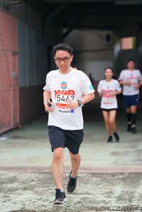 BIB: 544
                            <button type="button" onclick="openModal(6059914)" class="btn btn-primary btn-sm float-right btn-popup" data-toggle="modal" data-target=".modal-high-quality">
                        <i class="fas fa-shopping-cart"></i> Add to Cart
                    </button>
                                            <button type="button" onclick="isThisMe(6059914, true)" class="btn btn-success btn-sm float-right btn-popup btn-isme hidden" data-toggle="tooltip" data-placement="bottom" title="นี่คือรูปของคุณใช่ไหม คลิกที่นี่เพื่อเอาเข้าอัลบั้ม">
                        <i class="fas fa-plus"></i> Add to album
                    </button>
                    <button type="button" onclick="isThisMe(6059914, false)" class="btn btn-warning btn-sm float-right btn-popup btn-isnotme hidden">
                        <i class="fas fa-ban"></i> Remove from album
                    </button>