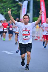 BIB: 5191, 5190
                            <button type="button" onclick="openModal(5989140)" class="btn btn-primary btn-sm float-right btn-popup" data-toggle="modal" data-target=".modal-high-quality">
                        <i class="fas fa-shopping-cart"></i> Add to Cart
                    </button>
                                            <button type="button" onclick="isThisMe(5989140, true)" class="btn btn-success btn-sm float-right btn-popup btn-isme hidden" data-toggle="tooltip" data-placement="bottom" title="นี่คือรูปของคุณใช่ไหม คลิกที่นี่เพื่อเอาเข้าอัลบั้ม">
                        <i class="fas fa-plus"></i> Add to album
                    </button>
                    <button type="button" onclick="isThisMe(5989140, false)" class="btn btn-warning btn-sm float-right btn-popup btn-isnotme hidden">
                        <i class="fas fa-ban"></i> Remove from album
                    </button>