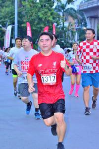 BIB: 7265, 1317
                            <button type="button" onclick="openModal(5975811)" class="btn btn-primary btn-sm float-right btn-popup" data-toggle="modal" data-target=".modal-high-quality">
                        <i class="fas fa-shopping-cart"></i> Add to Cart
                    </button>
                                            <button type="button" onclick="isThisMe(5975811, true)" class="btn btn-success btn-sm float-right btn-popup btn-isme hidden" data-toggle="tooltip" data-placement="bottom" title="นี่คือรูปของคุณใช่ไหม คลิกที่นี่เพื่อเอาเข้าอัลบั้ม">
                        <i class="fas fa-plus"></i> Add to album
                    </button>
                    <button type="button" onclick="isThisMe(5975811, false)" class="btn btn-warning btn-sm float-right btn-popup btn-isnotme hidden">
                        <i class="fas fa-ban"></i> Remove from album
                    </button>