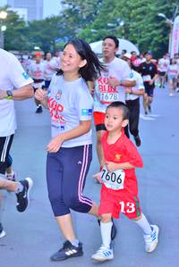 BIB: 1678, 1606
                            <button type="button" onclick="openModal(5977437)" class="btn btn-primary btn-sm float-right btn-popup" data-toggle="modal" data-target=".modal-high-quality">
                        <i class="fas fa-shopping-cart"></i> Add to Cart
                    </button>
                                            <button type="button" onclick="isThisMe(5977437, true)" class="btn btn-success btn-sm float-right btn-popup btn-isme hidden" data-toggle="tooltip" data-placement="bottom" title="นี่คือรูปของคุณใช่ไหม คลิกที่นี่เพื่อเอาเข้าอัลบั้ม">
                        <i class="fas fa-plus"></i> Add to album
                    </button>
                    <button type="button" onclick="isThisMe(5977437, false)" class="btn btn-warning btn-sm float-right btn-popup btn-isnotme hidden">
                        <i class="fas fa-ban"></i> Remove from album
                    </button>