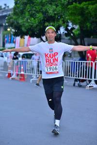 BIB: 1906
                            <button type="button" onclick="openModal(5985049)" class="btn btn-primary btn-sm float-right btn-popup" data-toggle="modal" data-target=".modal-high-quality">
                        <i class="fas fa-shopping-cart"></i> Add to Cart
                    </button>
                                            <button type="button" onclick="isThisMe(5985049, true)" class="btn btn-success btn-sm float-right btn-popup btn-isme hidden" data-toggle="tooltip" data-placement="bottom" title="นี่คือรูปของคุณใช่ไหม คลิกที่นี่เพื่อเอาเข้าอัลบั้ม">
                        <i class="fas fa-plus"></i> Add to album
                    </button>
                    <button type="button" onclick="isThisMe(5985049, false)" class="btn btn-warning btn-sm float-right btn-popup btn-isnotme hidden">
                        <i class="fas fa-ban"></i> Remove from album
                    </button>