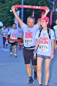 BIB: 6909, 6974
                            <button type="button" onclick="openModal(5949559)" class="btn btn-primary btn-sm float-right btn-popup" data-toggle="modal" data-target=".modal-high-quality">
                        <i class="fas fa-shopping-cart"></i> Add to Cart
                    </button>
                                            <button type="button" onclick="isThisMe(5949559, true)" class="btn btn-success btn-sm float-right btn-popup btn-isme hidden" data-toggle="tooltip" data-placement="bottom" title="นี่คือรูปของคุณใช่ไหม คลิกที่นี่เพื่อเอาเข้าอัลบั้ม">
                        <i class="fas fa-plus"></i> Add to album
                    </button>
                    <button type="button" onclick="isThisMe(5949559, false)" class="btn btn-warning btn-sm float-right btn-popup btn-isnotme hidden">
                        <i class="fas fa-ban"></i> Remove from album
                    </button>