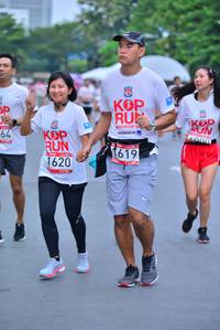 BIB: 1620, 2000, 1619
                            <button type="button" onclick="openModal(5994385)" class="btn btn-primary btn-sm float-right btn-popup" data-toggle="modal" data-target=".modal-high-quality">
                        <i class="fas fa-shopping-cart"></i> Add to Cart
                    </button>
                                            <button type="button" onclick="isThisMe(5994385, true)" class="btn btn-success btn-sm float-right btn-popup btn-isme hidden" data-toggle="tooltip" data-placement="bottom" title="นี่คือรูปของคุณใช่ไหม คลิกที่นี่เพื่อเอาเข้าอัลบั้ม">
                        <i class="fas fa-plus"></i> Add to album
                    </button>
                    <button type="button" onclick="isThisMe(5994385, false)" class="btn btn-warning btn-sm float-right btn-popup btn-isnotme hidden">
                        <i class="fas fa-ban"></i> Remove from album
                    </button>