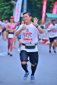 BIB: 5925, 2019
                            <button type="button" onclick="openModal(5985515)" class="btn btn-primary btn-sm float-right btn-popup" data-toggle="modal" data-target=".modal-high-quality">
                        <i class="fas fa-shopping-cart"></i> Add to Cart
                    </button>
                                            <button type="button" onclick="isThisMe(5985515, true)" class="btn btn-success btn-sm float-right btn-popup btn-isme hidden" data-toggle="tooltip" data-placement="bottom" title="นี่คือรูปของคุณใช่ไหม คลิกที่นี่เพื่อเอาเข้าอัลบั้ม">
                        <i class="fas fa-plus"></i> Add to album
                    </button>
                    <button type="button" onclick="isThisMe(5985515, false)" class="btn btn-warning btn-sm float-right btn-popup btn-isnotme hidden">
                        <i class="fas fa-ban"></i> Remove from album
                    </button>