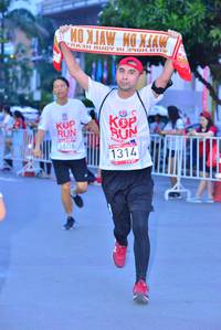 BIB: 1606, 1314
                            <button type="button" onclick="openModal(5956080)" class="btn btn-primary btn-sm float-right btn-popup" data-toggle="modal" data-target=".modal-high-quality">
                        <i class="fas fa-shopping-cart"></i> Add to Cart
                    </button>
                                            <button type="button" onclick="isThisMe(5956080, true)" class="btn btn-success btn-sm float-right btn-popup btn-isme hidden" data-toggle="tooltip" data-placement="bottom" title="นี่คือรูปของคุณใช่ไหม คลิกที่นี่เพื่อเอาเข้าอัลบั้ม">
                        <i class="fas fa-plus"></i> Add to album
                    </button>
                    <button type="button" onclick="isThisMe(5956080, false)" class="btn btn-warning btn-sm float-right btn-popup btn-isnotme hidden">
                        <i class="fas fa-ban"></i> Remove from album
                    </button>