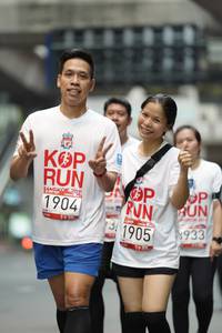 BIB: 1904, 1905, 933
                            <button type="button" onclick="openModal(5879216)" class="btn btn-primary btn-sm float-right btn-popup" data-toggle="modal" data-target=".modal-high-quality">
                        <i class="fas fa-shopping-cart"></i> Add to Cart
                    </button>
                                            <button type="button" onclick="isThisMe(5879216, true)" class="btn btn-success btn-sm float-right btn-popup btn-isme hidden" data-toggle="tooltip" data-placement="bottom" title="นี่คือรูปของคุณใช่ไหม คลิกที่นี่เพื่อเอาเข้าอัลบั้ม">
                        <i class="fas fa-plus"></i> Add to album
                    </button>
                    <button type="button" onclick="isThisMe(5879216, false)" class="btn btn-warning btn-sm float-right btn-popup btn-isnotme hidden">
                        <i class="fas fa-ban"></i> Remove from album
                    </button>