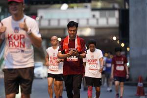 BIB: 446, 5593
                            <button type="button" onclick="openModal(5865639)" class="btn btn-primary btn-sm float-right btn-popup" data-toggle="modal" data-target=".modal-high-quality">
                        <i class="fas fa-shopping-cart"></i> Add to Cart
                    </button>
                                            <button type="button" onclick="isThisMe(5865639, true)" class="btn btn-success btn-sm float-right btn-popup btn-isme hidden" data-toggle="tooltip" data-placement="bottom" title="นี่คือรูปของคุณใช่ไหม คลิกที่นี่เพื่อเอาเข้าอัลบั้ม">
                        <i class="fas fa-plus"></i> Add to album
                    </button>
                    <button type="button" onclick="isThisMe(5865639, false)" class="btn btn-warning btn-sm float-right btn-popup btn-isnotme hidden">
                        <i class="fas fa-ban"></i> Remove from album
                    </button>