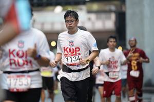 BIB: 1134, 1753
                            <button type="button" onclick="openModal(5865373)" class="btn btn-primary btn-sm float-right btn-popup" data-toggle="modal" data-target=".modal-high-quality">
                        <i class="fas fa-shopping-cart"></i> Add to Cart
                    </button>
                                            <button type="button" onclick="isThisMe(5865373, true)" class="btn btn-success btn-sm float-right btn-popup btn-isme hidden" data-toggle="tooltip" data-placement="bottom" title="นี่คือรูปของคุณใช่ไหม คลิกที่นี่เพื่อเอาเข้าอัลบั้ม">
                        <i class="fas fa-plus"></i> Add to album
                    </button>
                    <button type="button" onclick="isThisMe(5865373, false)" class="btn btn-warning btn-sm float-right btn-popup btn-isnotme hidden">
                        <i class="fas fa-ban"></i> Remove from album
                    </button>