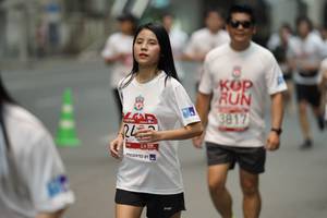 BIB: 3817
                            <button type="button" onclick="openModal(5873387)" class="btn btn-primary btn-sm float-right btn-popup" data-toggle="modal" data-target=".modal-high-quality">
                        <i class="fas fa-shopping-cart"></i> Add to Cart
                    </button>
                                            <button type="button" onclick="isThisMe(5873387, true)" class="btn btn-success btn-sm float-right btn-popup btn-isme hidden" data-toggle="tooltip" data-placement="bottom" title="นี่คือรูปของคุณใช่ไหม คลิกที่นี่เพื่อเอาเข้าอัลบั้ม">
                        <i class="fas fa-plus"></i> Add to album
                    </button>
                    <button type="button" onclick="isThisMe(5873387, false)" class="btn btn-warning btn-sm float-right btn-popup btn-isnotme hidden">
                        <i class="fas fa-ban"></i> Remove from album
                    </button>