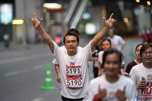 BIB: 5191, 5190
                            <button type="button" onclick="openModal(5872945)" class="btn btn-primary btn-sm float-right btn-popup" data-toggle="modal" data-target=".modal-high-quality">
                        <i class="fas fa-shopping-cart"></i> Add to Cart
                    </button>
                                            <button type="button" onclick="isThisMe(5872945, true)" class="btn btn-success btn-sm float-right btn-popup btn-isme hidden" data-toggle="tooltip" data-placement="bottom" title="นี่คือรูปของคุณใช่ไหม คลิกที่นี่เพื่อเอาเข้าอัลบั้ม">
                        <i class="fas fa-plus"></i> Add to album
                    </button>
                    <button type="button" onclick="isThisMe(5872945, false)" class="btn btn-warning btn-sm float-right btn-popup btn-isnotme hidden">
                        <i class="fas fa-ban"></i> Remove from album
                    </button>