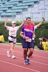 BIB: 4950, 9654
                            <button type="button" onclick="openModal(5923642)" class="btn btn-primary btn-sm float-right btn-popup" data-toggle="modal" data-target=".modal-high-quality">
                        <i class="fas fa-shopping-cart"></i> Add to Cart
                    </button>
                                            <button type="button" onclick="isThisMe(5923642, true)" class="btn btn-success btn-sm float-right btn-popup btn-isme hidden" data-toggle="tooltip" data-placement="bottom" title="นี่คือรูปของคุณใช่ไหม คลิกที่นี่เพื่อเอาเข้าอัลบั้ม">
                        <i class="fas fa-plus"></i> Add to album
                    </button>
                    <button type="button" onclick="isThisMe(5923642, false)" class="btn btn-warning btn-sm float-right btn-popup btn-isnotme hidden">
                        <i class="fas fa-ban"></i> Remove from album
                    </button>