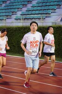 BIB: 779, 900
                            <button type="button" onclick="openModal(6097971)" class="btn btn-primary btn-sm float-right btn-popup" data-toggle="modal" data-target=".modal-high-quality">
                        <i class="fas fa-shopping-cart"></i> Add to Cart
                    </button>
                                            <button type="button" onclick="isThisMe(6097971, true)" class="btn btn-success btn-sm float-right btn-popup btn-isme hidden" data-toggle="tooltip" data-placement="bottom" title="นี่คือรูปของคุณใช่ไหม คลิกที่นี่เพื่อเอาเข้าอัลบั้ม">
                        <i class="fas fa-plus"></i> Add to album
                    </button>
                    <button type="button" onclick="isThisMe(6097971, false)" class="btn btn-warning btn-sm float-right btn-popup btn-isnotme hidden">
                        <i class="fas fa-ban"></i> Remove from album
                    </button>