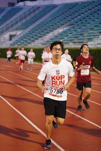 BIB: 4032, 5750
                            <button type="button" onclick="openModal(6098093)" class="btn btn-primary btn-sm float-right btn-popup" data-toggle="modal" data-target=".modal-high-quality">
                        <i class="fas fa-shopping-cart"></i> Add to Cart
                    </button>
                                            <button type="button" onclick="isThisMe(6098093, true)" class="btn btn-success btn-sm float-right btn-popup btn-isme hidden" data-toggle="tooltip" data-placement="bottom" title="นี่คือรูปของคุณใช่ไหม คลิกที่นี่เพื่อเอาเข้าอัลบั้ม">
                        <i class="fas fa-plus"></i> Add to album
                    </button>
                    <button type="button" onclick="isThisMe(6098093, false)" class="btn btn-warning btn-sm float-right btn-popup btn-isnotme hidden">
                        <i class="fas fa-ban"></i> Remove from album
                    </button>