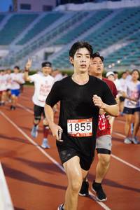 BIB: 1855
                            <button type="button" onclick="openModal(6097802)" class="btn btn-primary btn-sm float-right btn-popup" data-toggle="modal" data-target=".modal-high-quality">
                        <i class="fas fa-shopping-cart"></i> Add to Cart
                    </button>
                                            <button type="button" onclick="isThisMe(6097802, true)" class="btn btn-success btn-sm float-right btn-popup btn-isme hidden" data-toggle="tooltip" data-placement="bottom" title="นี่คือรูปของคุณใช่ไหม คลิกที่นี่เพื่อเอาเข้าอัลบั้ม">
                        <i class="fas fa-plus"></i> Add to album
                    </button>
                    <button type="button" onclick="isThisMe(6097802, false)" class="btn btn-warning btn-sm float-right btn-popup btn-isnotme hidden">
                        <i class="fas fa-ban"></i> Remove from album
                    </button>