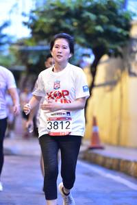 BIB: 3812
                            <button type="button" onclick="openModal(5864392)" class="btn btn-primary btn-sm float-right btn-popup" data-toggle="modal" data-target=".modal-high-quality">
                        <i class="fas fa-shopping-cart"></i> Add to Cart
                    </button>
                                            <button type="button" onclick="isThisMe(5864392, true)" class="btn btn-success btn-sm float-right btn-popup btn-isme hidden" data-toggle="tooltip" data-placement="bottom" title="นี่คือรูปของคุณใช่ไหม คลิกที่นี่เพื่อเอาเข้าอัลบั้ม">
                        <i class="fas fa-plus"></i> Add to album
                    </button>
                    <button type="button" onclick="isThisMe(5864392, false)" class="btn btn-warning btn-sm float-right btn-popup btn-isnotme hidden">
                        <i class="fas fa-ban"></i> Remove from album
                    </button>